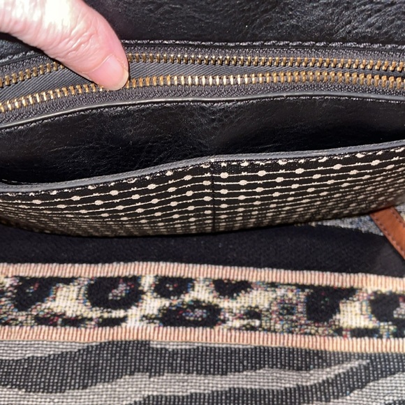 $25 (ππΌππ πΎππΌππΎπ)FOSSIL FIONA CROSSBODY - Picture 6 of 15